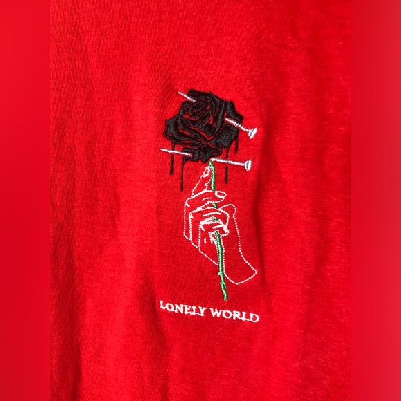 NWOT Lonely World Pinned Roses Embroidered Tee in Red - Picture 6 of 8